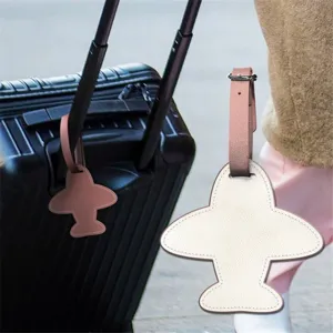 Étiquette de bagage en cuir PU forme d'avion vue détaillée, accessoire de voyage élégant.