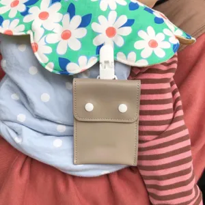 Portable baby pacifier storage bag, multifunctional mini diaper pouch with clip for stroller.