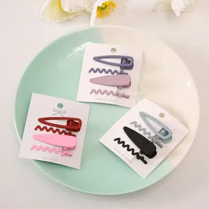 Matte Metall Haarklammern Set, süße Wellen Haarnadeln, stilvolles Haar-Accessoire. Detailansicht.