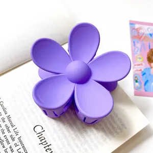 Pince à cheveux fleur mate violette pour filles douces, jolie pince requin pour le coiffage quotidien.