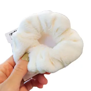 Elastico per capelli in peluche bianco da donna, morbido fermacapelli invernale, accessorio.