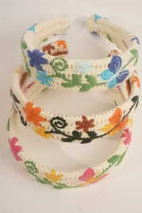 Serre-tête en tricot bohème avec fleurs brodées colorées, accessoire de cheveux de vacances.