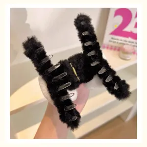 Pinza de pelo de peluche negra bonita pinza esponjosa para mujeres estilo diario accesorio lindo