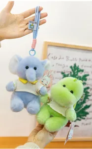 Schattige cartoon dier pluche sleutelhanger, zachte olifant dinosaurus hanger voor tas.