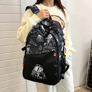 Mochila escolar negra con grafiti de astronauta para estudiantes, gran capacidad impermeable.