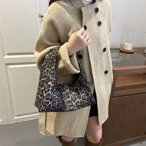 Chic leopard print underarm bag for women, trendy retro hobo handbag for daily casual wear.