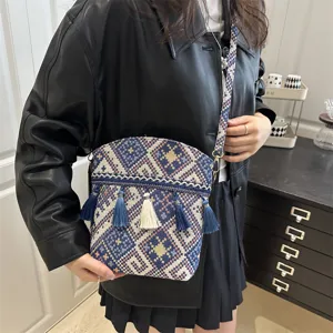 Sac bandoulière tissé bohème avec franges, motif ethnique géométrique, sac rétro décontracté.