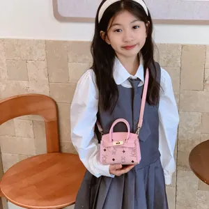 Bonito bolso de hombro rosa para niños, estampado de osito, bolso de cuero sintético.