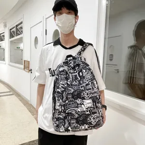 Mochila informal minimalista de gran capacidad con estampado de grafitis para hombre.
