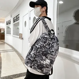 Mochila casual minimalista con graffiti y letras de moda para la escuela y uso diario.