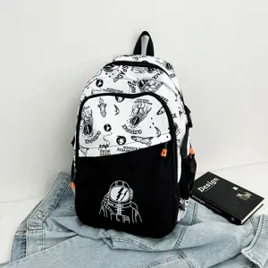 Mochila elegante de graffiti de astronauta en blanco y negro con gran espacio para estudiantes.
