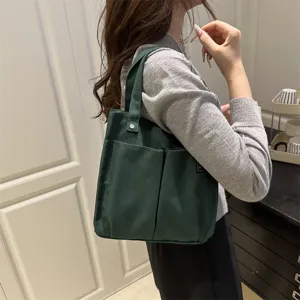 Dunkelgrüne Canvas-Tragetasche mit vielen Fächern für Pendler, lässige Handtasche für Damen.
