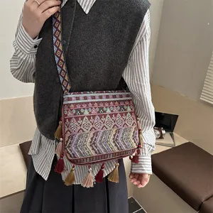 Borsa a tracolla tessuta in stile etnico da donna con nappe e larga tracolla.