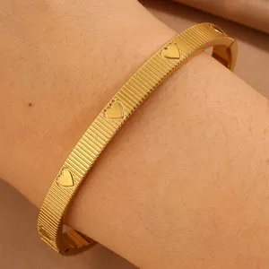 Gold Edelstahl Herz Streifen Armreif Elegante Damen Armband Luxus Mode Schmuck Geschenk