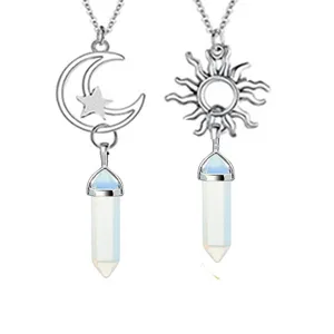 Set di collane di coppia in argento con ciondoli sole luna e pietre di cristallo.