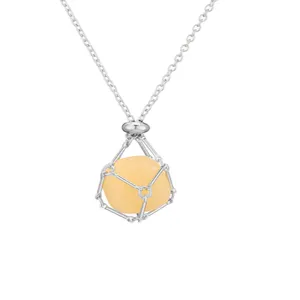 Stilvolle silberne Metallkäfig Halskette mit einem natürlichen gelben Rohen Edelstein.