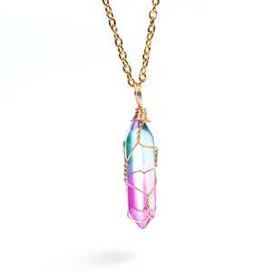 Handgemachte drahtgewickelte hexagonale Saeule Kristall Stein Halskette mit Goldkette Alltag