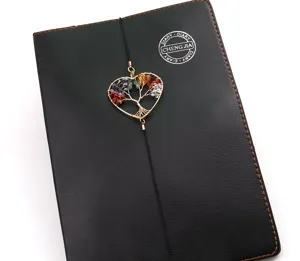 Marcapáginas de corazón árbol de vida de cristal hecho a mano con cordón negro detalle