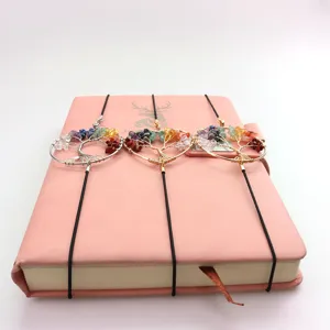 Marcapáginas de árbol de la vida con piedras naturales y banda elástica para lectores de libros.