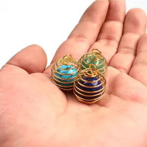 Natürlicher Kristall Edelstein Draht gewickelt Feder Kugel Anhänger Halskette Schmuck Zubehör.