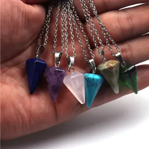 Edelstein Sechseckige Kegel Pendel Halsketten mit Metallketten in verschiedenen Farben.