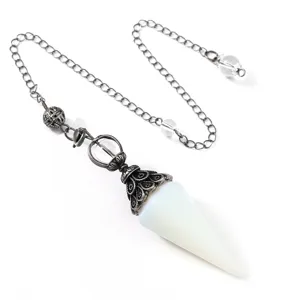 Colgante de péndulo de cristal natural hexagonal con tapa de corona de plata vintage y cadena.