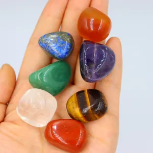 Natürliche 7 Chakren Trommelsteine Kristall Handsteine für Yoga Meditation und Deko.