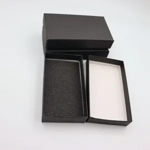 Boîte cadeau en carton noir avec insert en mousse, mini boîte d'emballage pour porte-clés.