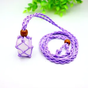 Collar colgante ajustable con bolsa de red trenzada de piedra de cristal natural.