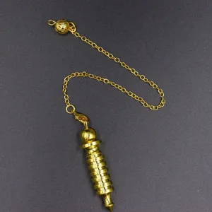 Goldfarbenes Metall Pendel Divination Werkzeug mit Kugel Kette für spirituelle Praxis.