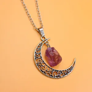 Collar con colgante de luna menguante plateada vintage con piedra de cristal violeta