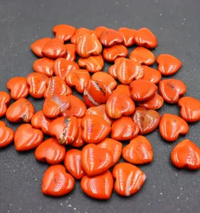 Pierres précieuses en cristal rouge en forme de cœur pour la décoration de la maison et le bricolage.