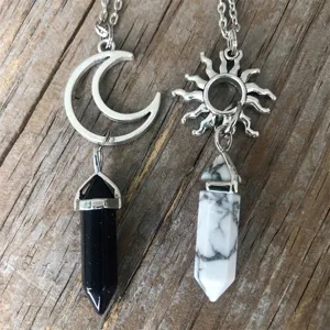 Collier de Couple en Cristal à Colonne Hexagonale en Pierre Naturelle Vintage Pendentif Soleil Lune Ensemble de Bijoux en Alliage pour Amoureux Cadeau
