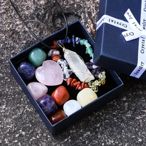 Natürlicher Kristall Edelstein bunte Steine Set mit Rosenquarz Herz Anhänger Detailansicht Geschenk.
