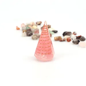 Pirámide de cono de cristal rosa resina orgón péndulo yoga escritorio adorno detalle vista