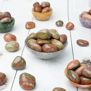 Groothandel natuurlijke getrommelte kristalstenen gepolijst grind voor woningdecoratie.