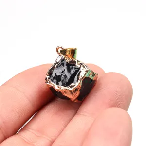 Schwarzer quadratischer Steinanhänger mit gold galvanisiertem Rand DIY Schmuck Zubehör.