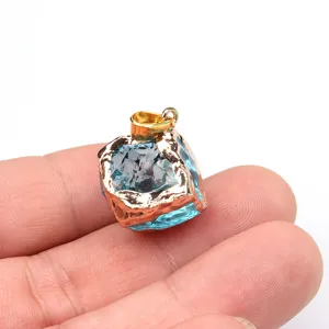 Blaues Kristallglas Würfel Anhänger Detail, golden veredelte Kante DIY Schmuck Zubehör.