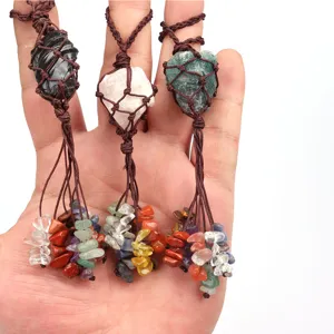 Collana con ciondolo in pietra grezza di cristallo intrecciato a mano ornamento auto