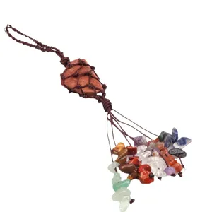 Pendente in cristallo grezzo fatto a mano con nappe colorate per decorazione auto e casa.