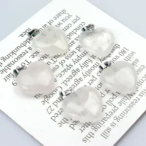 Klare Quarz Kristall Herz Anhänger Detailansicht, Edelstein DIY Halskette Schmuck Zubehör.