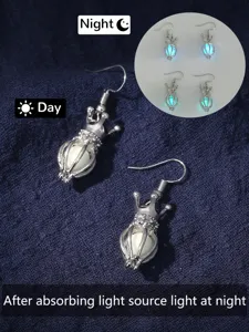 Leuchtende Kronen Ohrhaenge im Dunkeln leuchtender Ohrschmuck Detailansicht fuer Frauen