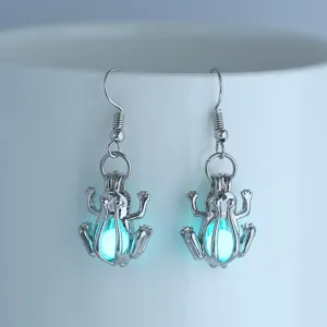 Leuchtende Frosch Ohrringe im Dunkeln leuchtende blaue Perle hohler Käfig Haken Ohrringe