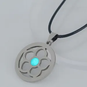 Edelstahl leuchtende Blume Anhänger Halskette mit schwarzem Seil für Damen und Herren Schmuck