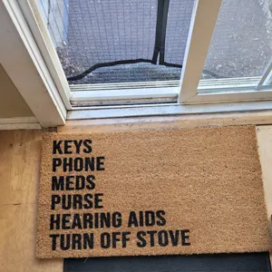 Grappige kokosdeurmat met herinneringstekst sleutels telefoon medicijnen voor hal.