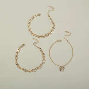 Conjunto de pulseras doradas con cadenas y colgante de mariposa de concha de abulón para mujeres.