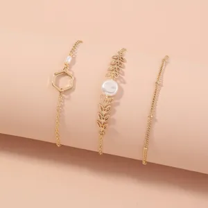 Conjunto de 3 pulseras doradas de moda con poligonos y elegantes detalles de perlas