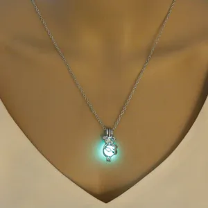 Charmante DIY hohle Bär Anhänger Halskette mit leuchtendem Detail, stilvoller Damenschmuck.
