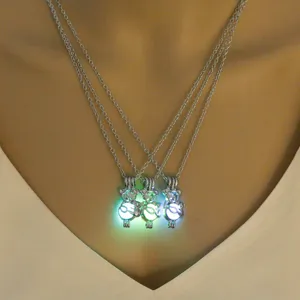 Leuchtende hohle Bären Anhänger Halskette für Damen, stilvolle silberne Kette Schmuck.