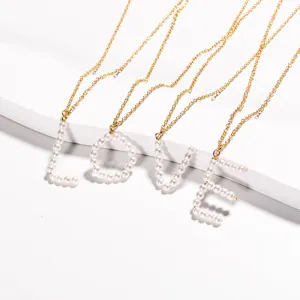 Collana con Pendente Iniziale Alfabeto Personalizzata per Donna Rame Placcato Oro Lettera in Perle Artificiali Gioielli